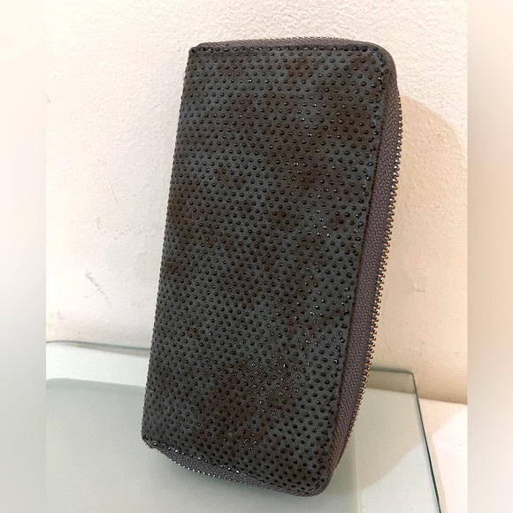 2 Chic Deconstructed  floral Faux Shagreen full Zipper Wallet. Green OS - Picture 7 of 12